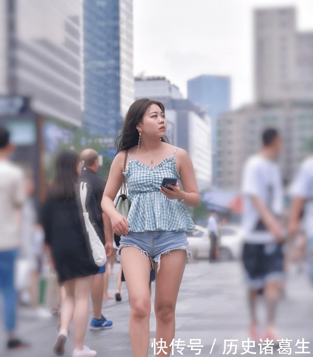 『增加了女』微胖身材也要穿出时髦感,单品选择更要有技巧,时尚造型凹起来!