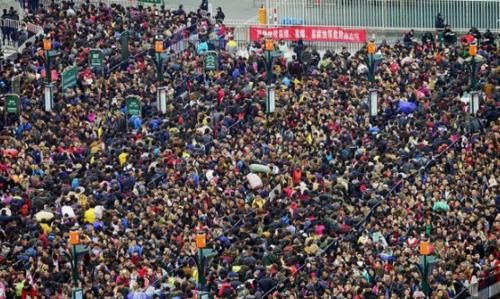  赚点钱：农民又有“返乡热”，明明能多挣几天钱，为啥不在外多