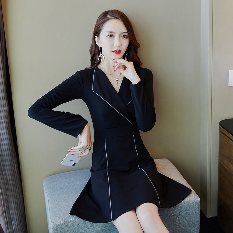 初秋温差有点大，别穿吊带裙了!初秋新款长袖裙，又美又嫩