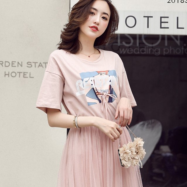 这么洋气的秋裙头次见，原来今年流行这么穿，确实美