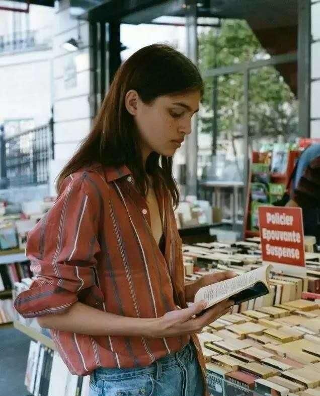  人到中年：女人到中年,穿衣就要落落大方,多穿这种搭配,减龄又显高