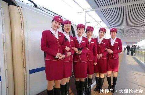 为什么动车女乘务员必须穿丝袜? 说出来你都不信