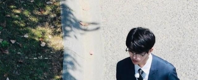 「蔡徐坤」《跑男》路透图曝光,Baby额头“观音痣”,蔡徐坤四套制服抢镜