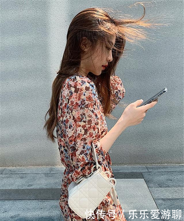 「显瘦」每天不知道穿啥?试试这种连衣裙,美嫩又显瘦,真是太美了