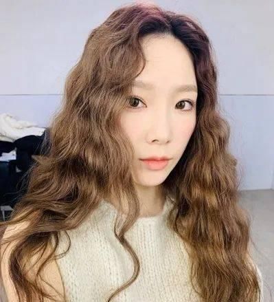  茶棕发色■想染头发了没有？先接过这一份大牌明星头发颜色参照吧！