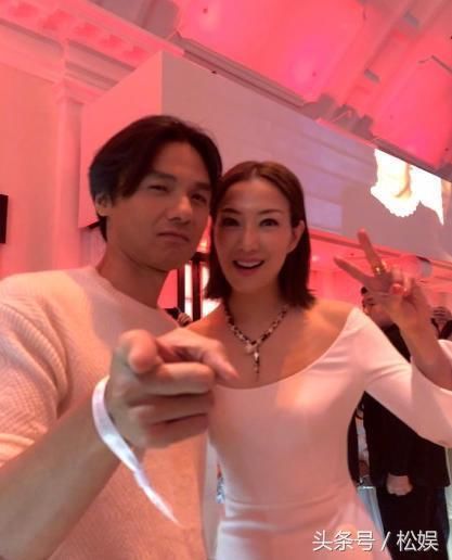 郑秀文素颜没眉毛的样子比她化妆精修还好看，才发现她比冯德伦高