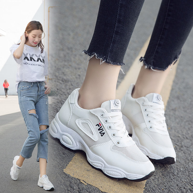 我就奇怪了，为什么女人都喜欢出小白鞋，看完才明白了