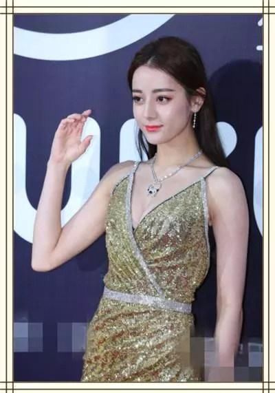 女星穿深V裙就是暴露身材的好时候，连短发的焦俊艳宁静都超美!