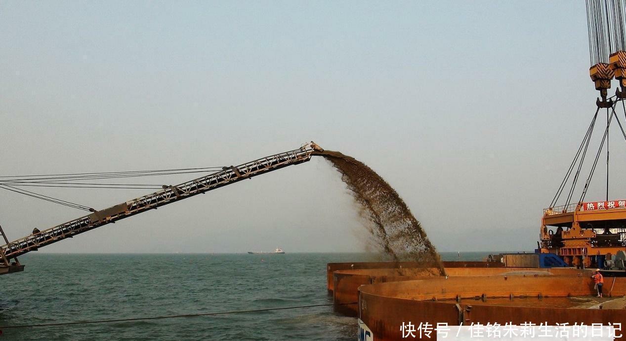 港珠澳大桥人工岛是如何修建的