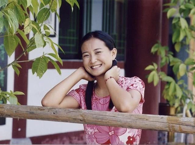 看完赵丽颖,迪丽热巴,杨幂的18岁时 再来看看贾玲的!