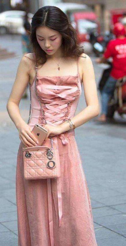 街拍: 街上的一对闺蜜, 个个颜值都好高