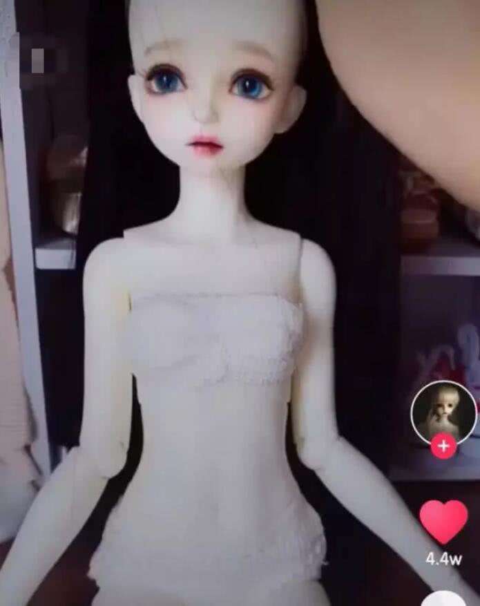 抖音这个娃娃火了, 可以从头“脱”到脚, 价格不菲一个就卖好几千
