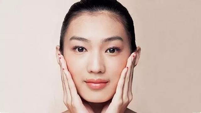 很少有女生敢直接露出额头，只有刘亦菲这样的女生才敢这么做！