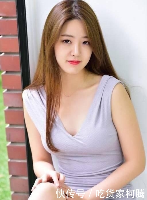 『优雅』街拍女神:优雅有型的紧身裙美女,一颦一笑都令人着迷