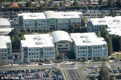 苹果最新总部“飞船校园”的幕后照片曝光,科技馆十足,多图