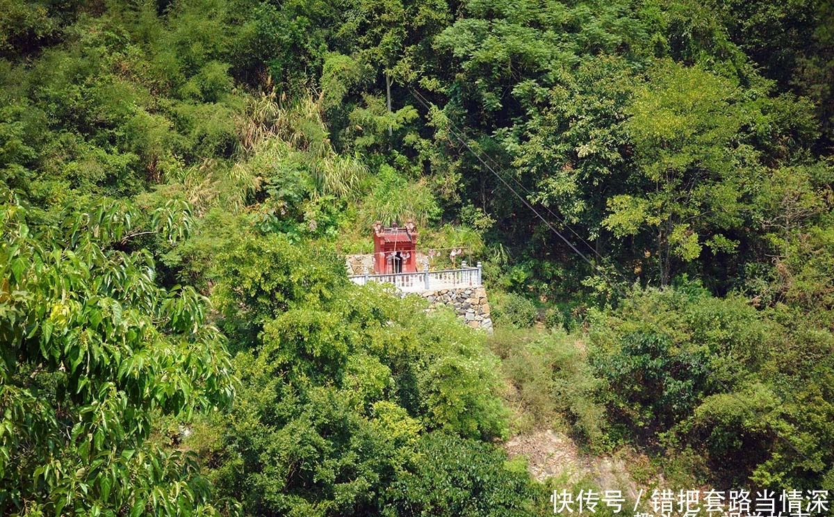 美丽的山村，家家户户建楼房，有一种建筑却造在悬崖峭壁上