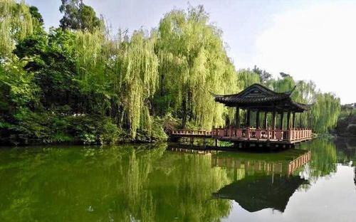 四川一座古老的祠庙,却有两座帝王墓,其中埋葬着古蜀国开国之君