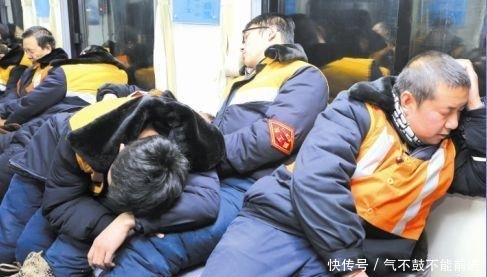  #高铁#一个职业到了印度是这样跑偏的：在中国是养路员，在印度