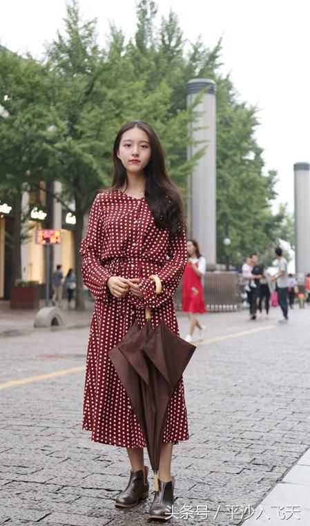 杭州街拍：俏皮可爱的美女给城市带来了活力！