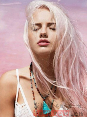 跟着时尚达人们一起染头发成为最耀眼的那道光