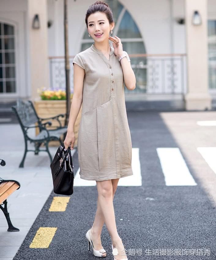  摄影■穿简约宽松的亚麻女裙，逛街与生活摄影都很漂亮