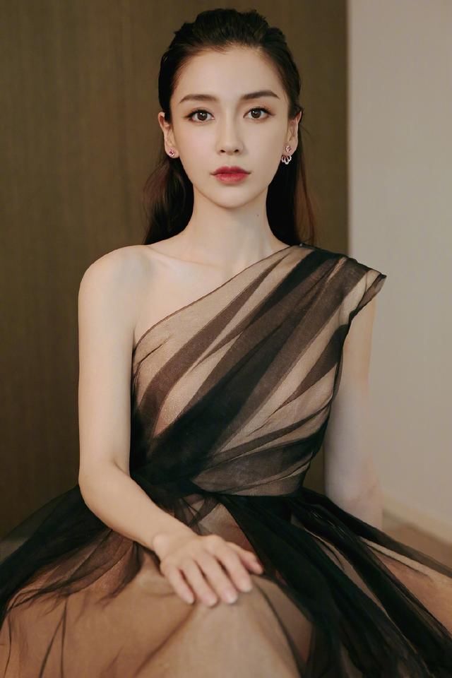 Angelababy：端庄优雅，魅力十分迷人！