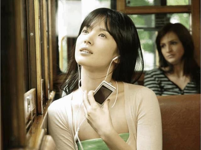 不知道大家还记不记得宋慧乔代言步步高音乐手机的那一段广告音乐?