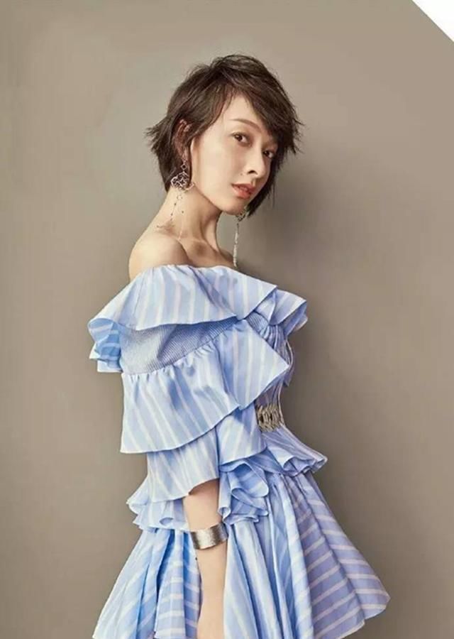 吴昕太大胆，紧身短裙凸显羞人三角区，网友：变美就是不一样