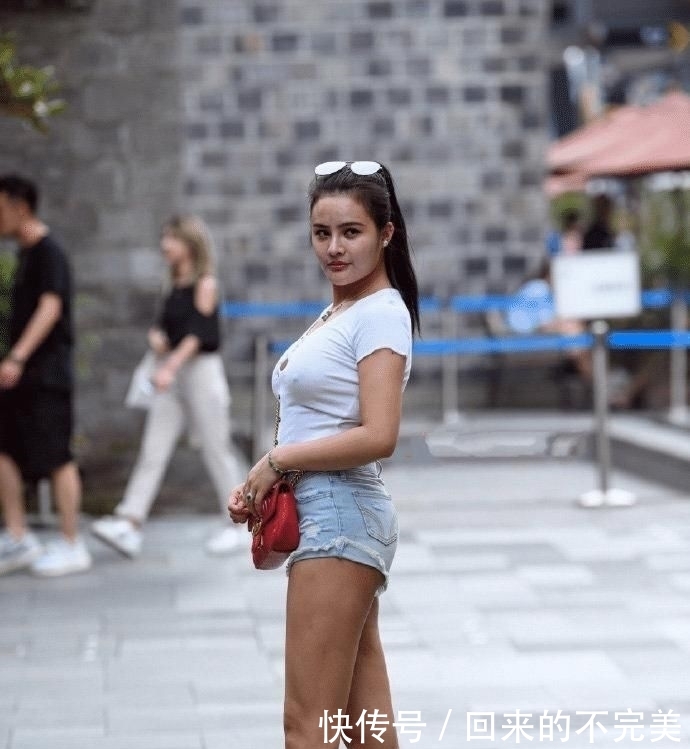  [增加了女]微胖身材也要穿出时髦感，单品选择更要有技巧，时尚造型凹起来！