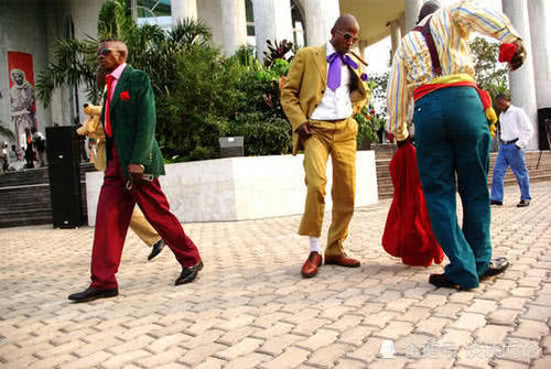 宁可饿肚子，捡垃圾也要穿的光鲜亮丽，非洲这个国家真有意思