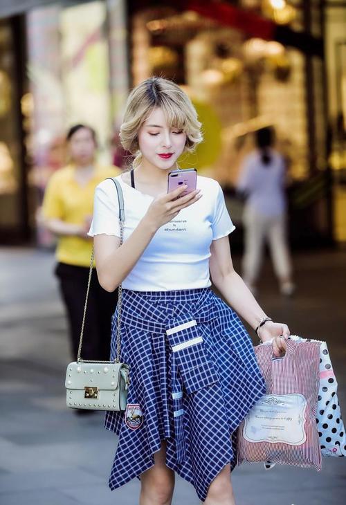 街拍: 图一很高雅, 图二是御姐, 图四是直男的女神！