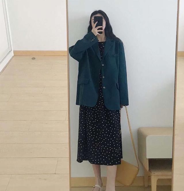 『用时尚裙装谱写春季』用时尚潮流夏裙铸就春天美丽的“协奏曲”,给你比时尚潮流精“略胜一筹”
