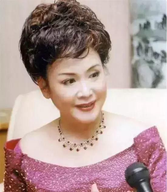 李谷一的一首经典歌曲《难忘今宵》