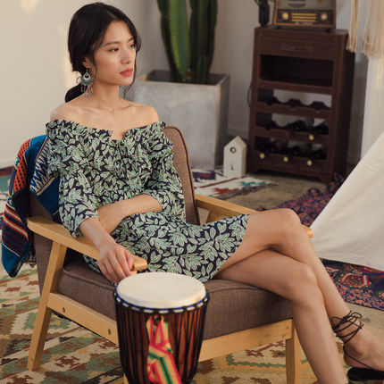 沙滩裙穿的好，比泳衣更洋气，越来越多女人都这么穿，性感迷人