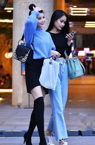  连衣裙■街拍出水芙蓉的美女，一件卡其色的连衣裙，时尚靓丽气息迷人