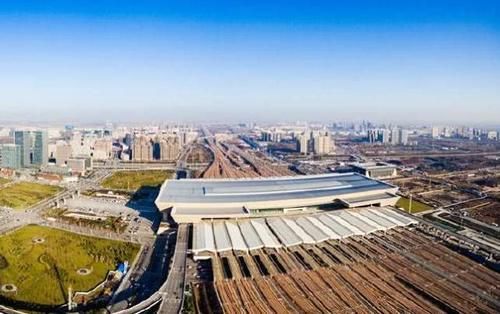  「龙头」我国中部地区的两大龙头城市，都是特大城市，也是国家