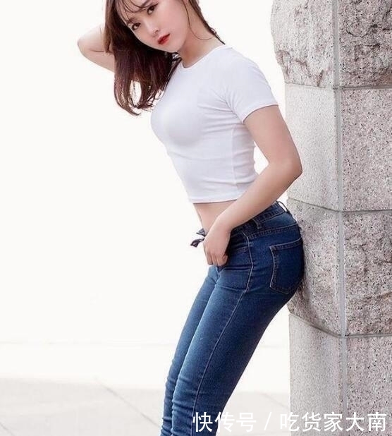「 美女」身姿曼妙丰盈，特别吸引人，很有韵味的牛仔裤美女