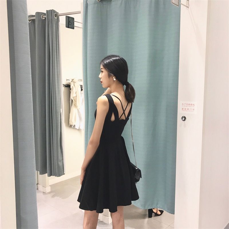 老婆居然偷偷买了这种露背沙滩裙，穿上又白又嫩，美的让人心醉