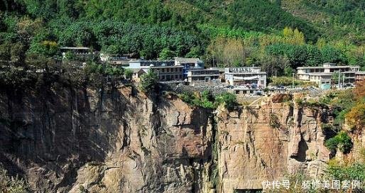 贵州一个悬崖上的村庄，走路都会心惊胆跳，旅行者不可错过的地点