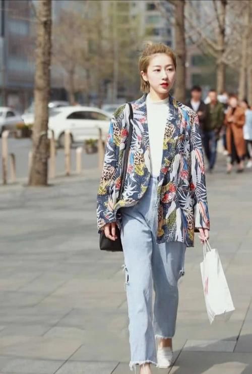  蓝色：请收下这份干净又小众的穿搭指南，这么多款式，不信你都不喜欢