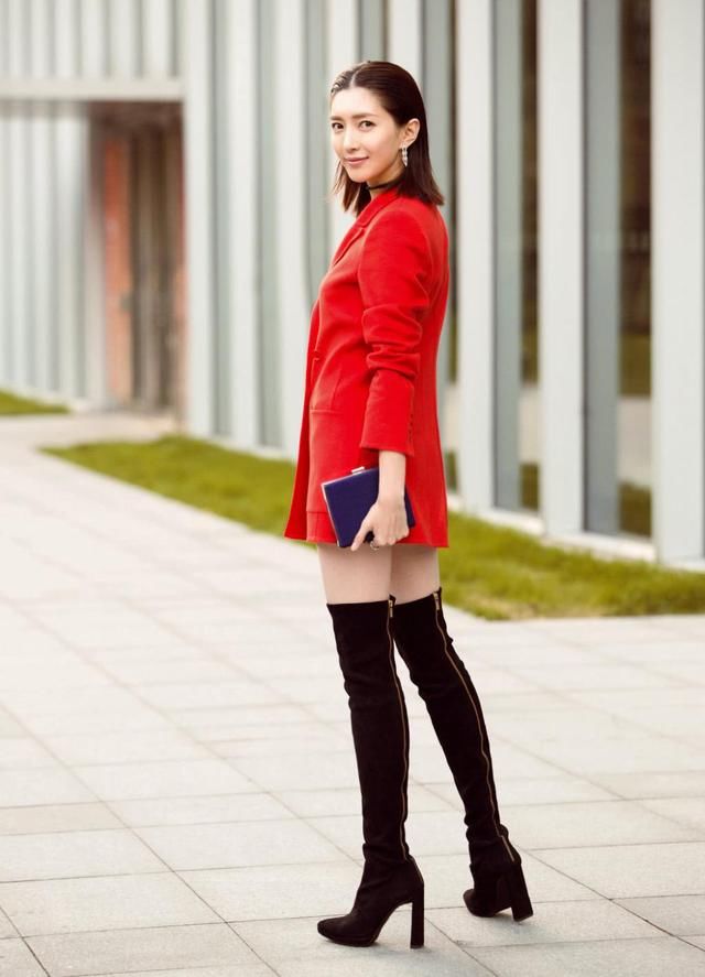 江疏影难得穿性感一回，却被吐槽“没有腰”网友：紧身裙不适合你