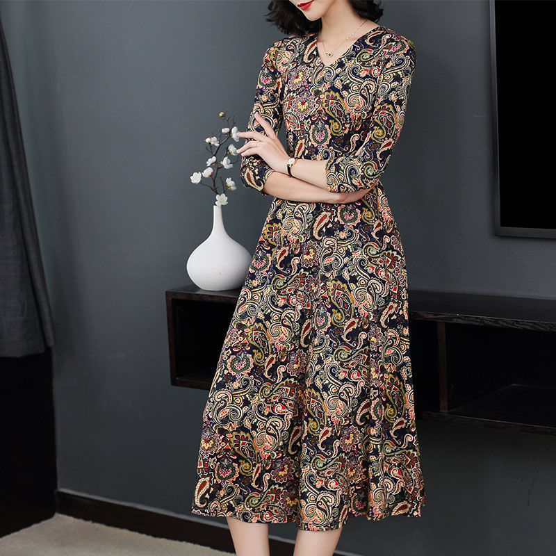 新发现:2个小时前才上的秋裙。比旗袍美，比真丝贵，简直美翻天