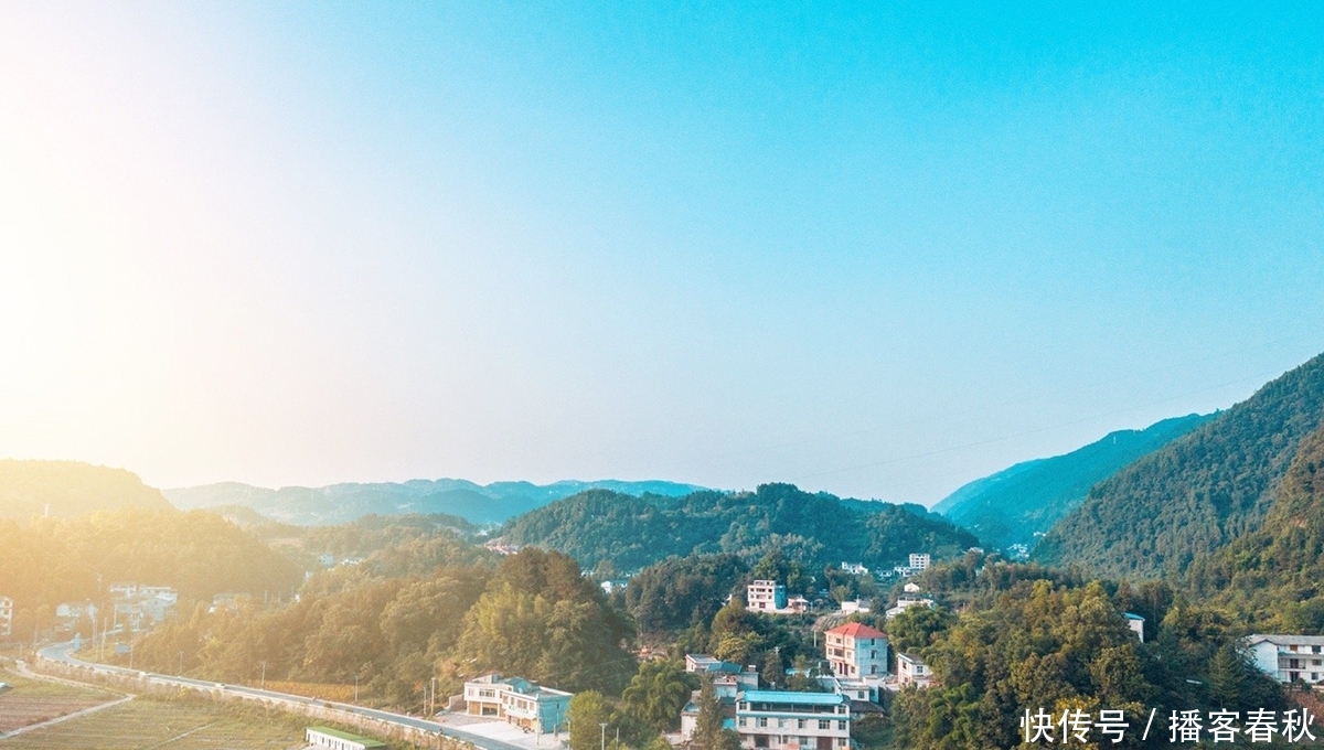  出行@可爱！重庆市民国庆被通知错峰出行，现在开始哄市民出来看