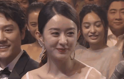 赵丽颖现身某活动现场，小腹平坦破谣言，自曝择偶标准要求并不高