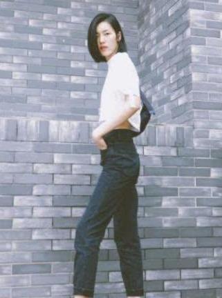 越简单越高级！看看刘雯的穿搭怎么把简约风发挥到最棒！