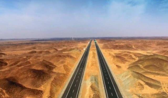 中国最“荒凉”的高速，全长达2540公里，却几乎看不到一辆车
