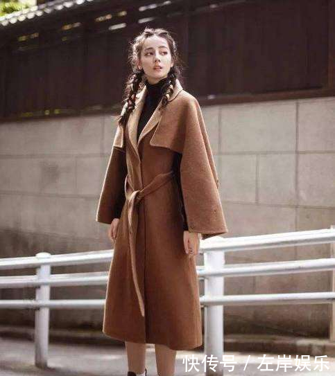 热巴这腿太粗了吧! 牛仔裤都要撑破了, 网友: 人家不过穿了条秋裤