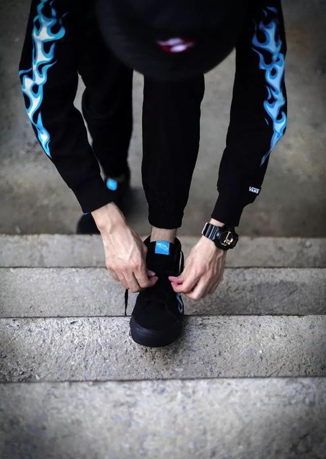 不仅吸金还吸睛!近期街头最 “炸” 的鞋就是这双了!