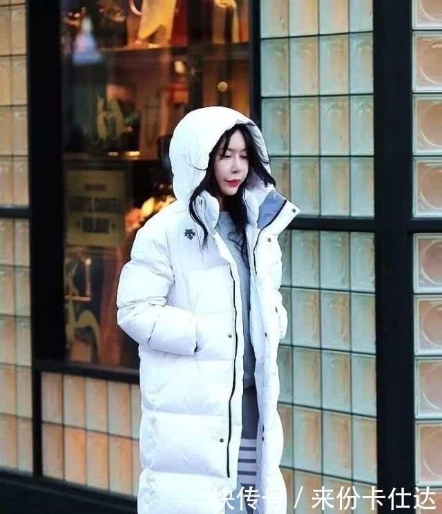 「羽绒大衣」长款羽绒服美女,不仅温暖,而且漂亮