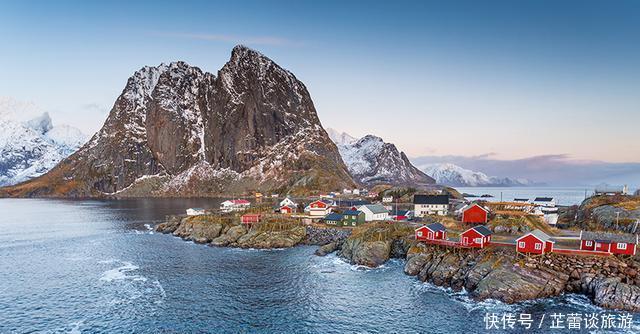 地球上一个0.3平方公里小岛，因一个14岁小孩，村里建了足球场！